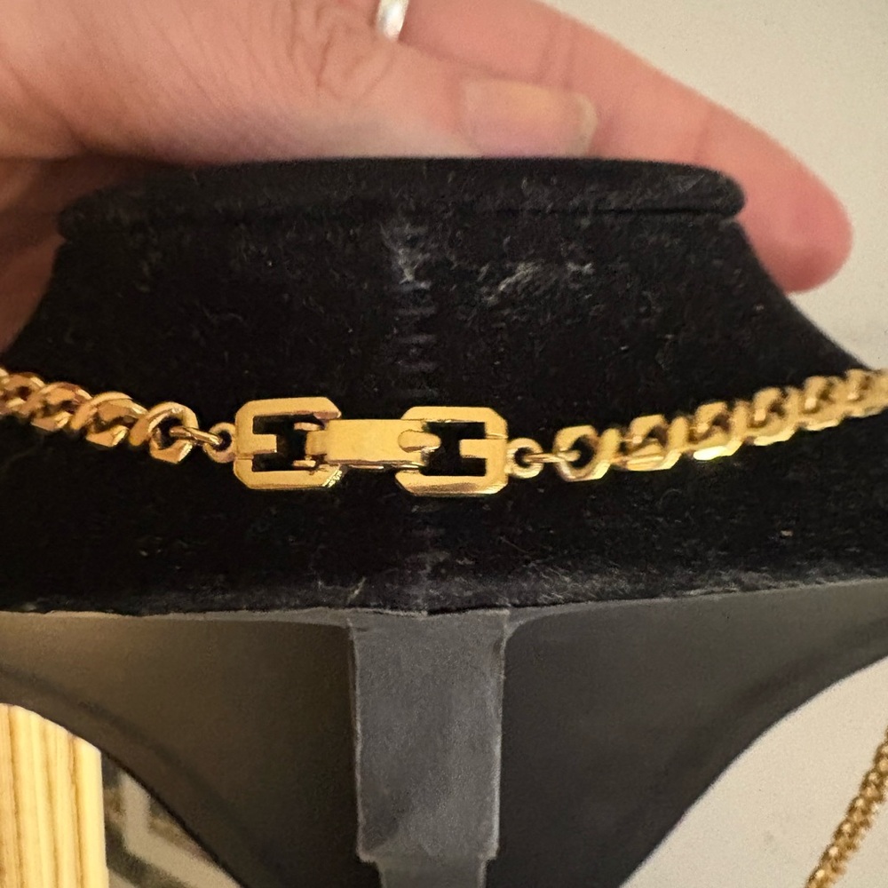 GIVENCHY Excellent Condition Bright Gold Chain Necklace - Picture 9 of 10